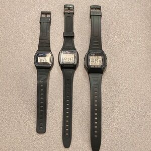 Casio 3 watch lot, digital watches, working batteries